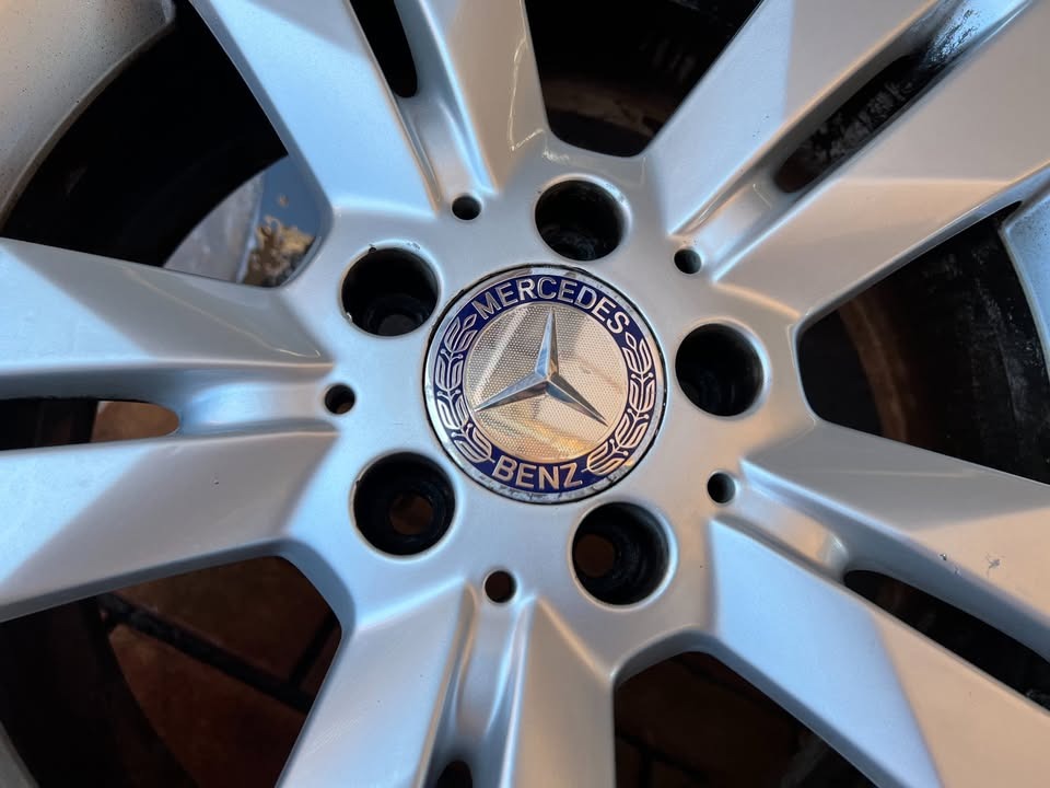 Mercedes Staggered 17" Alloy Wheels with Excellent Tyres