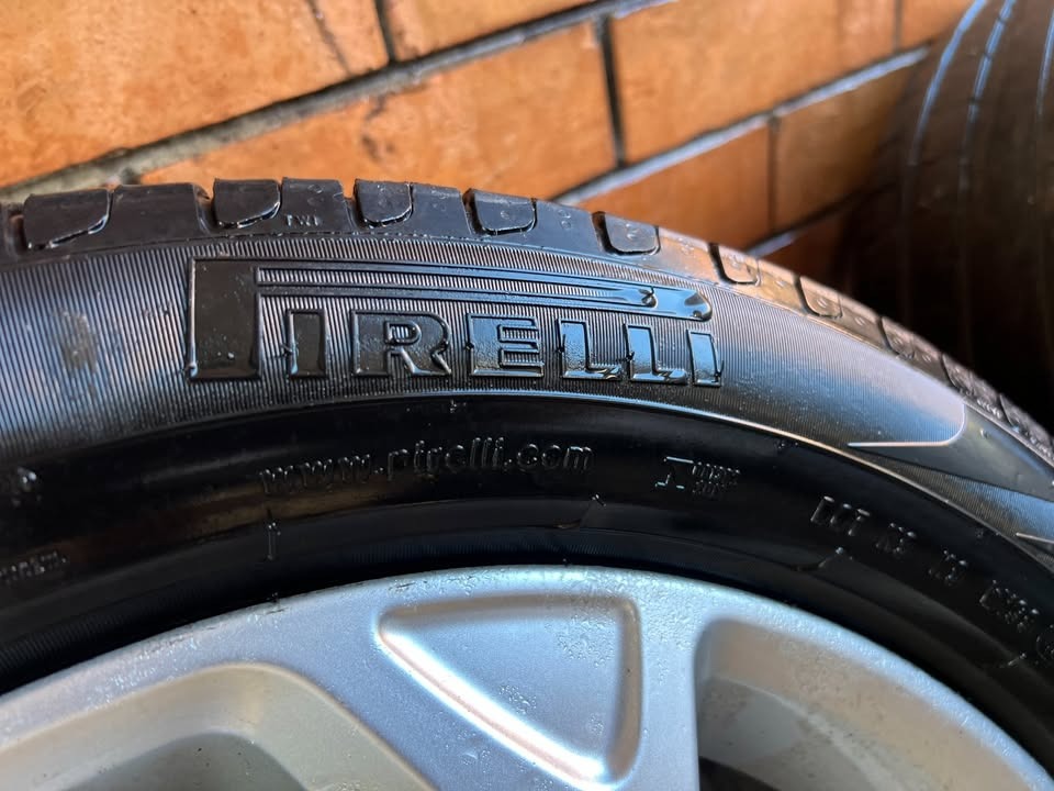 Mercedes Benz 18" Alloy Wheels with Pirelli Tyres