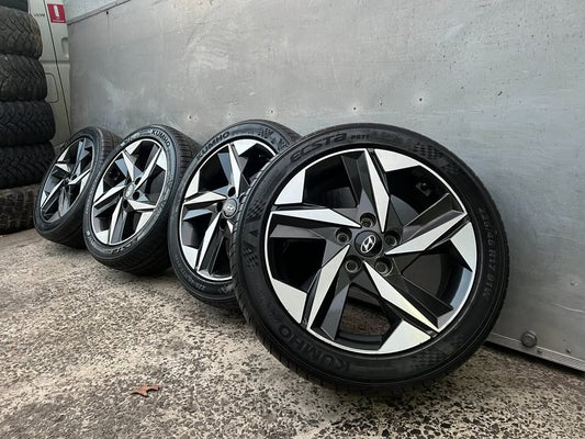 Hyundai Elantra 17” Alloy Wheels with Tyres