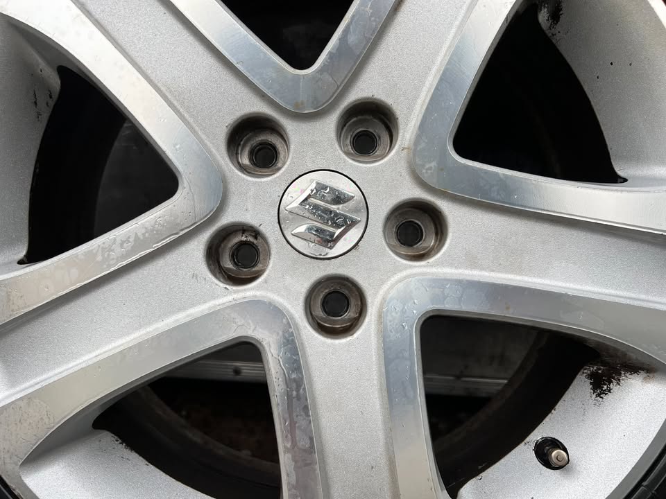 Suzuki Vitara 17" Alloy Wheels with Good Tyres