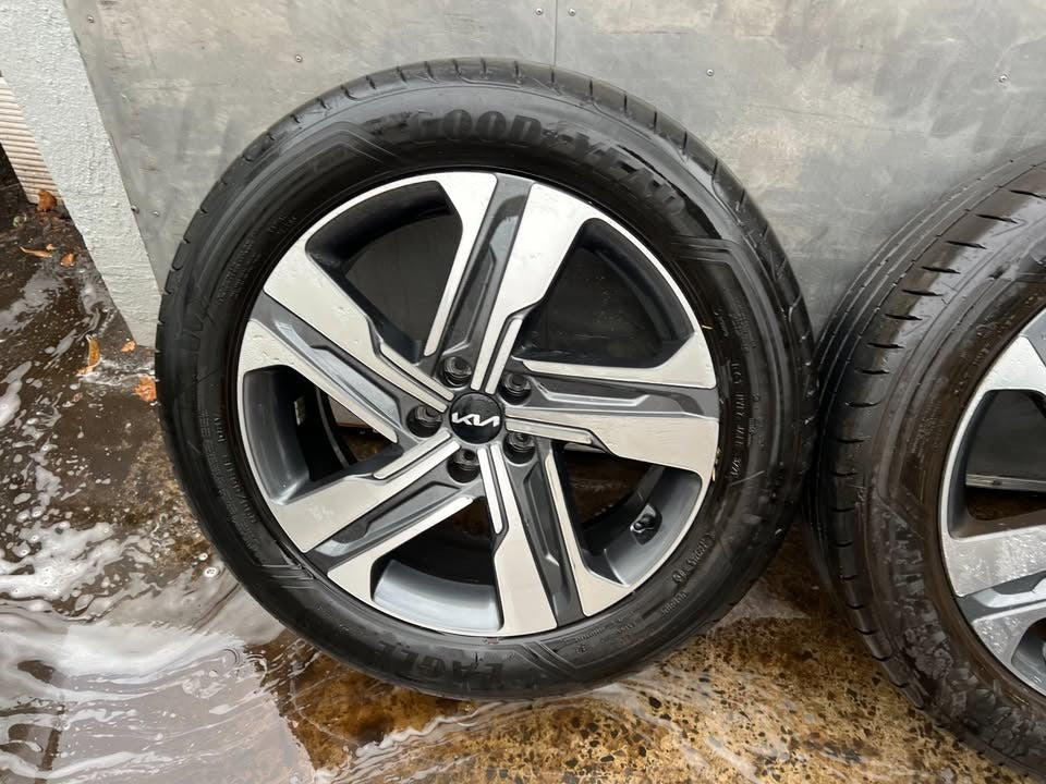 Kia Sorento 19” Alloy Wheels with Goodyear Tyres