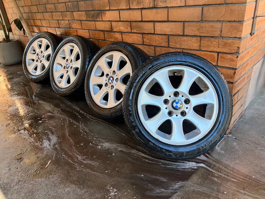 BMW 16" Alloy Wheels with Excellent Tyres