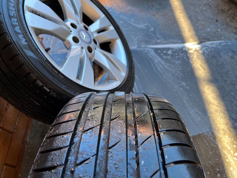 Mercedes Staggered 17" Alloy Wheels with Excellent Tyres