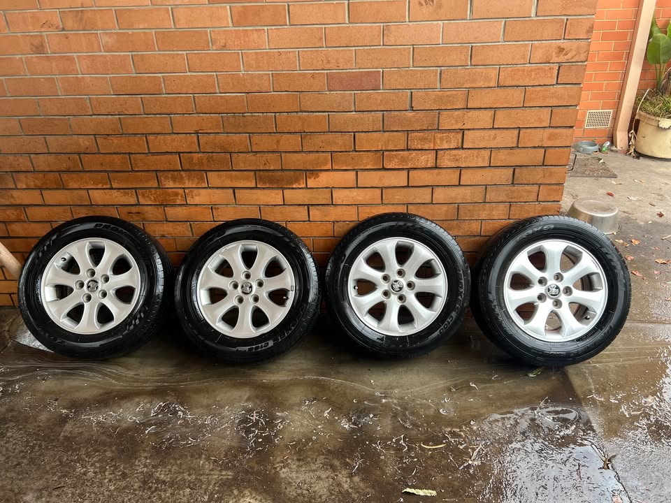 Holden Commodore VE 16" Alloy Wheels with Toyo Tyres