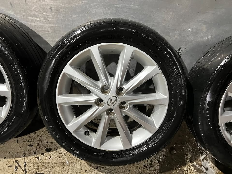 Lexus 16" Alloy Wheels with Tyres