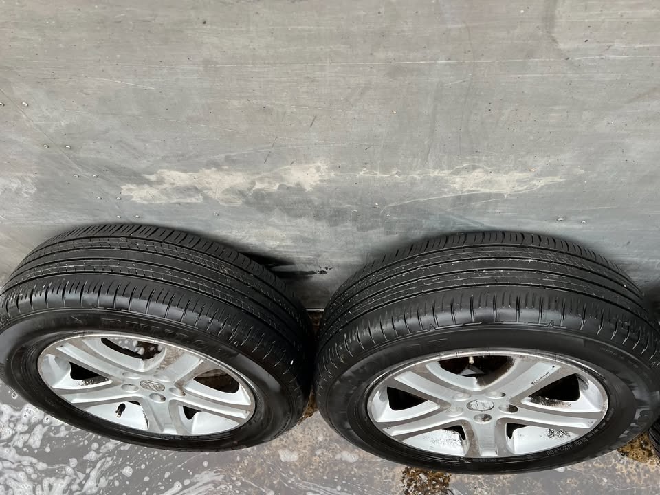 Suzuki Vitara 17" Alloy Wheels with Good Tyres