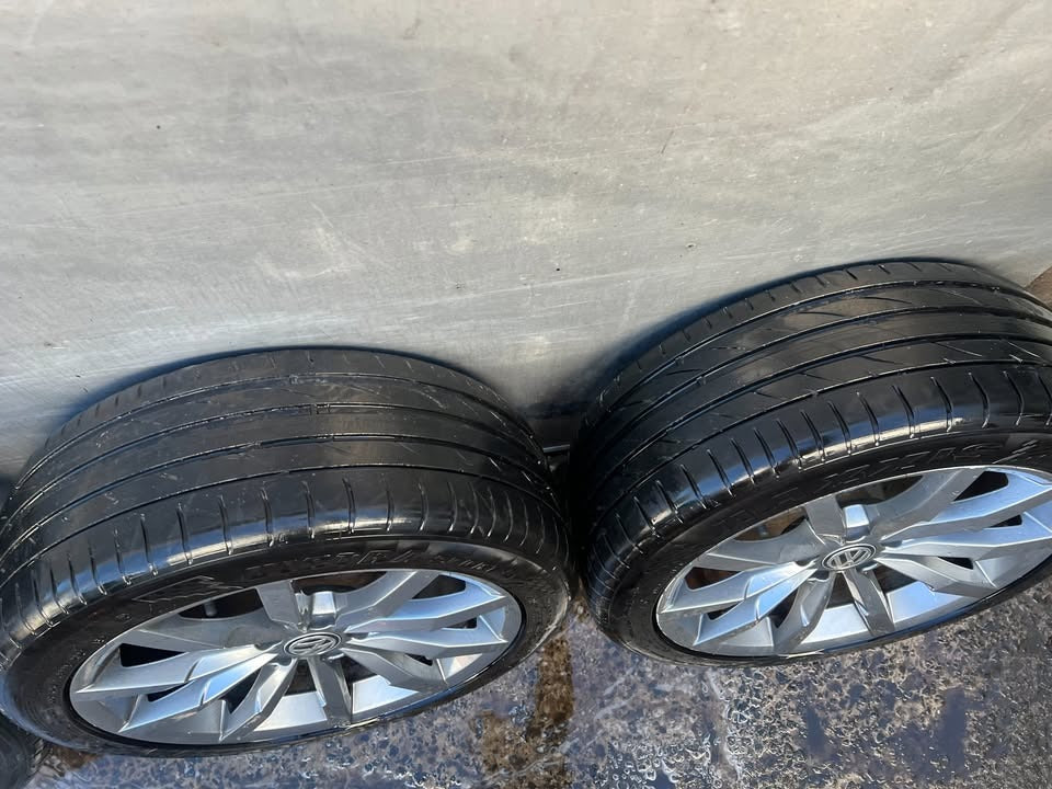 Volkswagen Golf/Passat 18" Alloy Wheels with Good Tyres