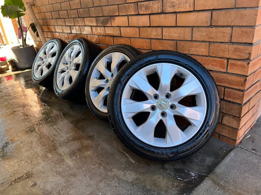Honda Accord 17" Alloy Wheels with Very Good Tyres