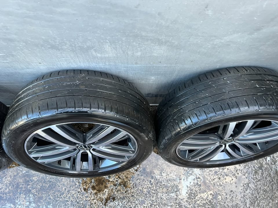 Volkswagen Tiguan 19" Alloy Wheels with Hankook Tyres