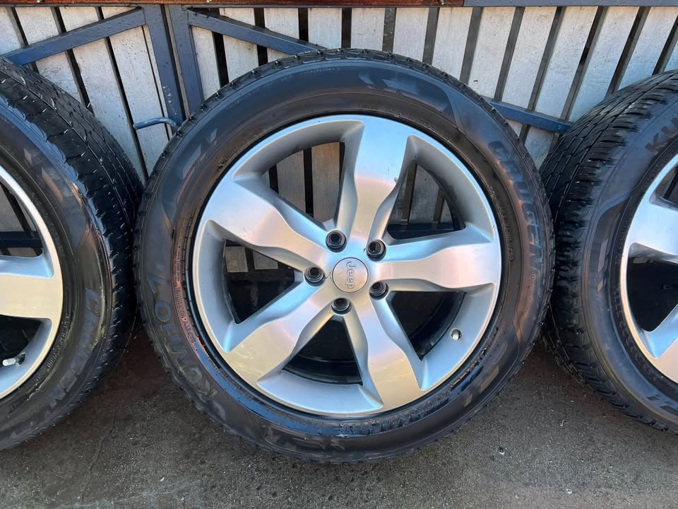 Jeep Cherokee 20" Alloy Wheels with Kumho Tyres