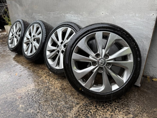 Toyota Corolla 17" Alloy Wheels with Excellent Tyres