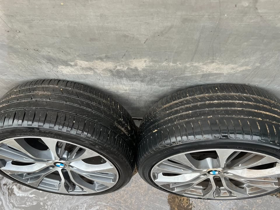 BMW X5 22" Alloy Wheels with Tyres