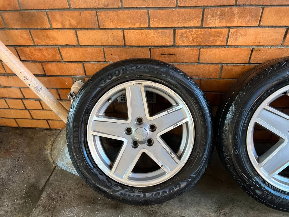 Jeep Patriot 17" Alloy Wheels with Goodyear Tyres