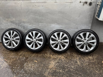 Toyota Corolla 17" Alloy Wheels with Excellent Tyres