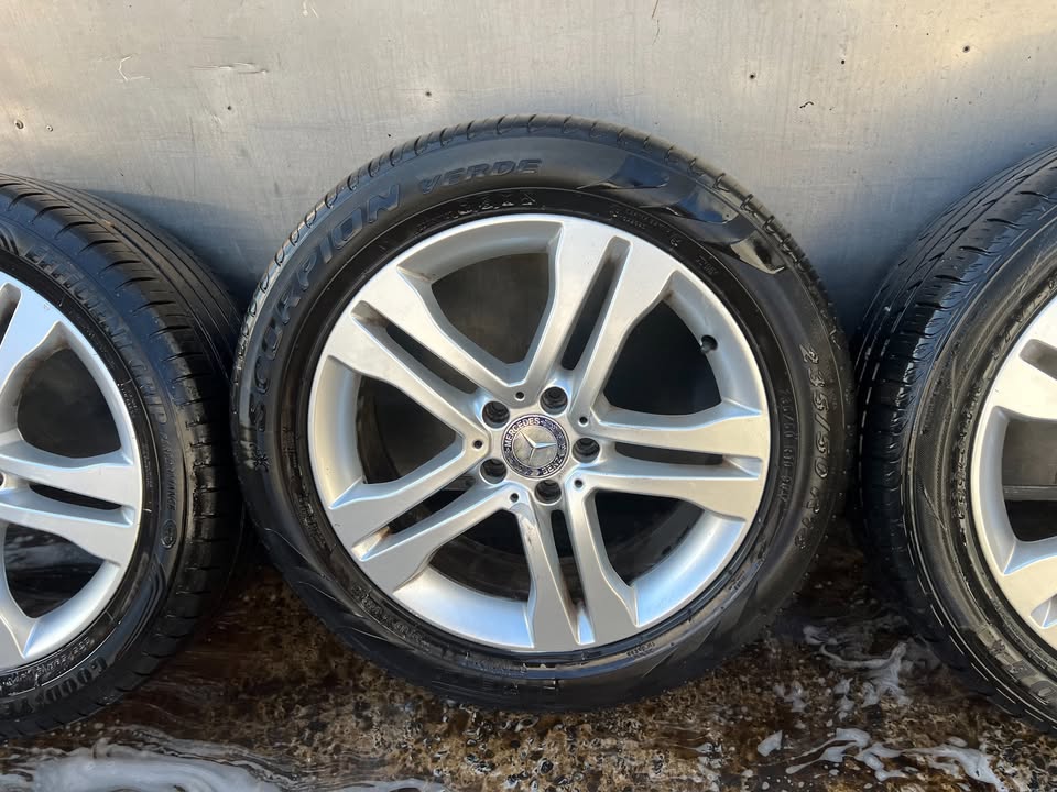 Mercedes Benz 18" Alloy Wheels with Tyres