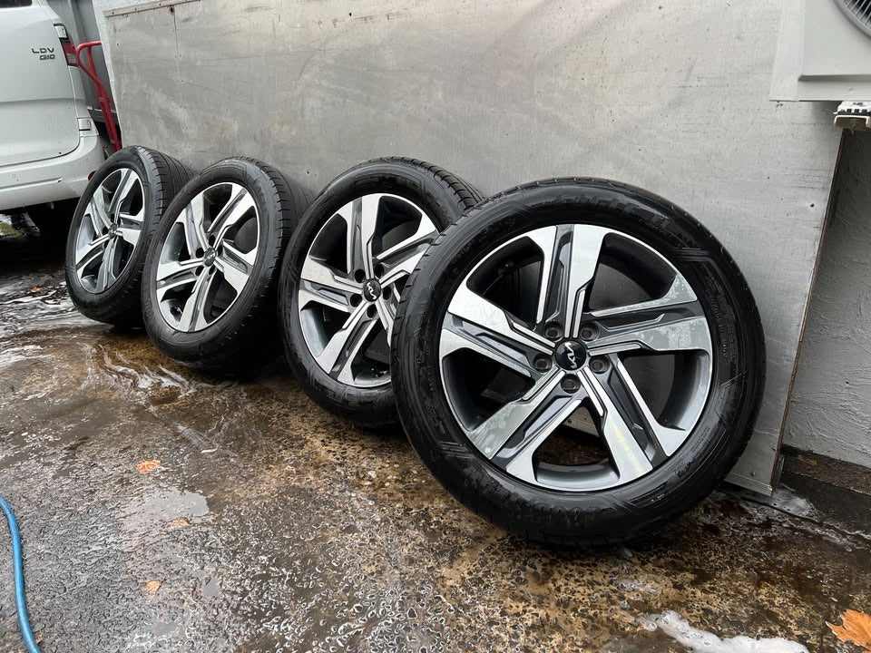 Kia Sorento 19” Alloy Wheels with Goodyear Tyres