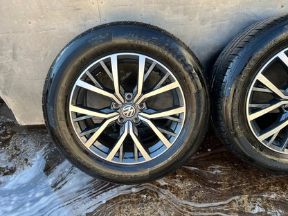 Volkswagen Tiguan 17" Alloy Wheels with Excellent Tyres