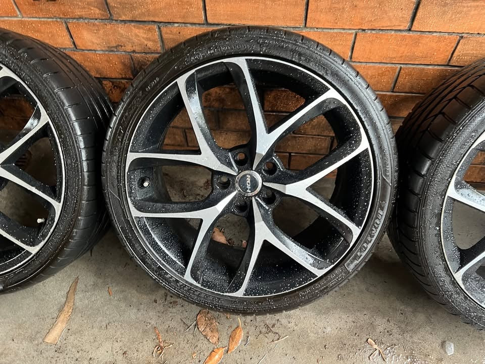 ROH 19” Alloy Wheels with Excellent Tyres