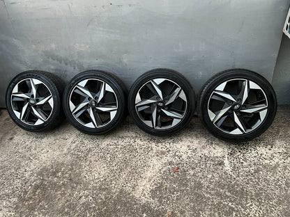 Hyundai Elantra 17” Alloy Wheels with Tyres