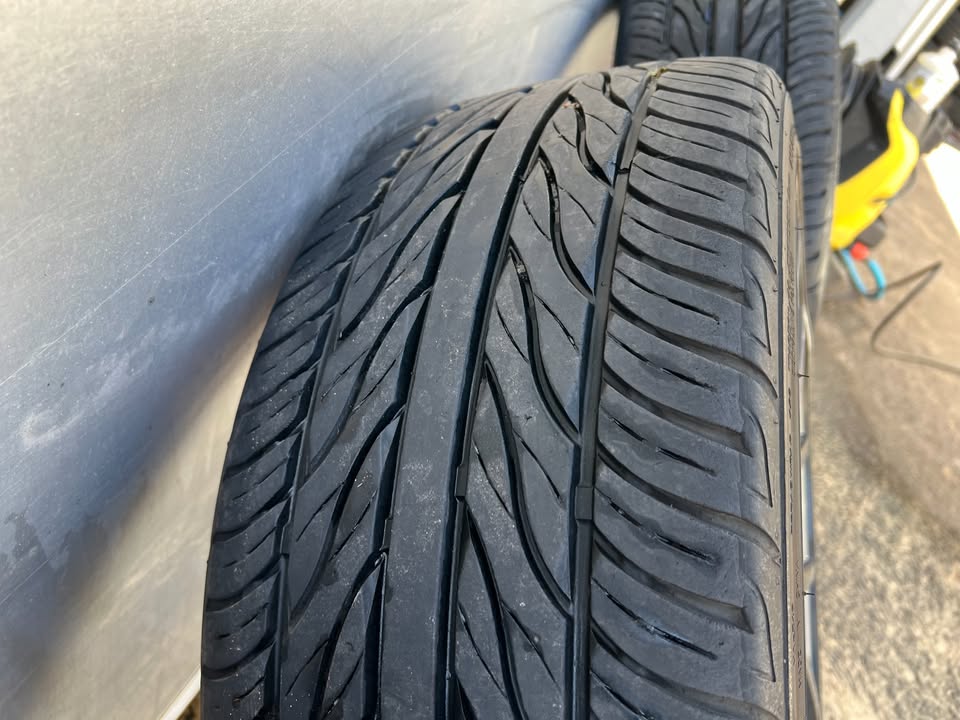 Auscar 20" Black Alloy Wheels with Excellent Tyres