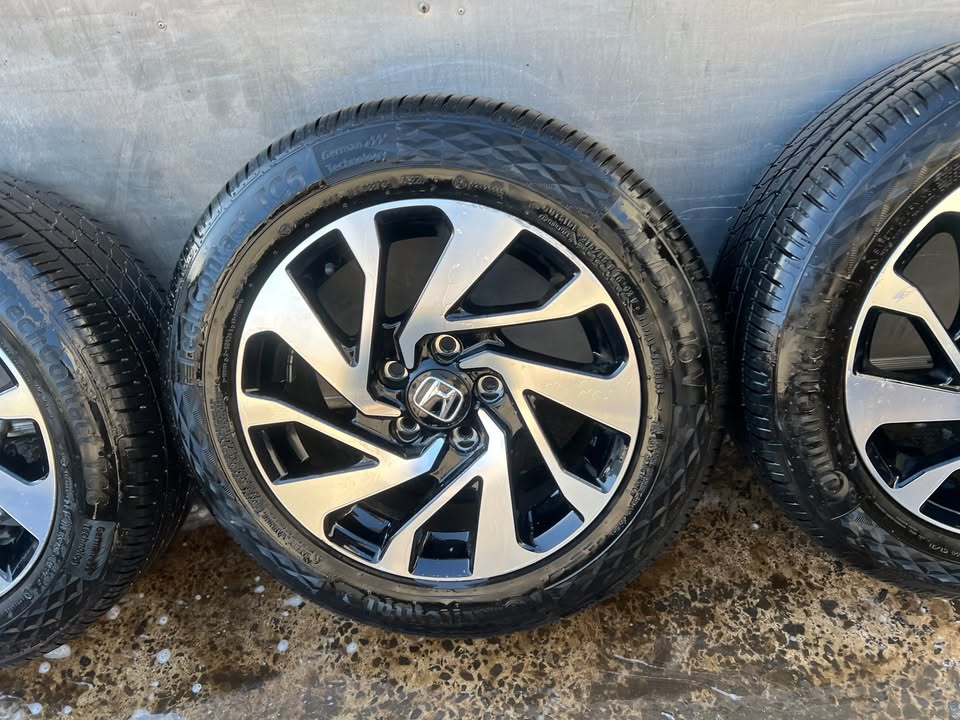 Honda Civic 16" Alloy Wheels with Tyres