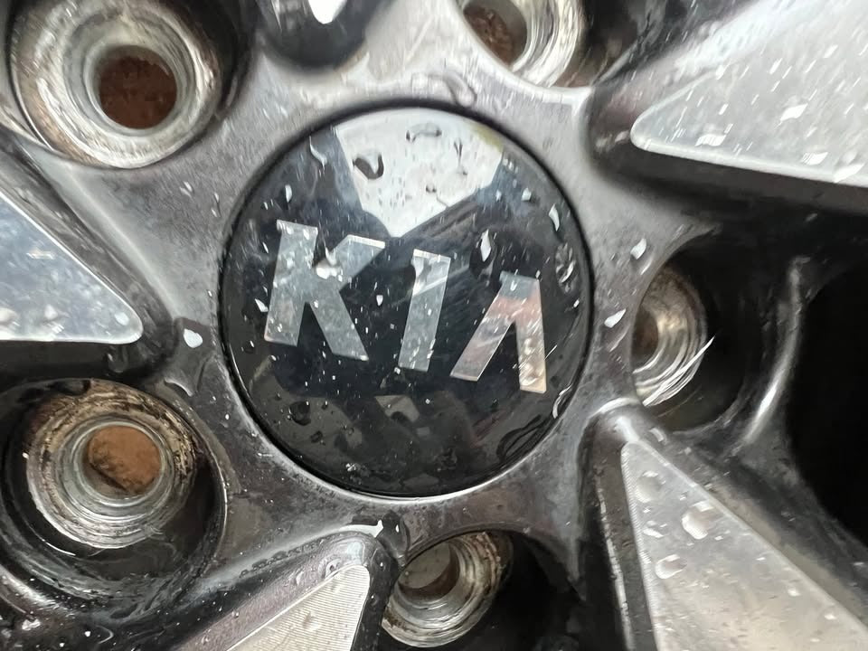 Kia Sorento 17” Alloy Wheels with Excellent Tyres