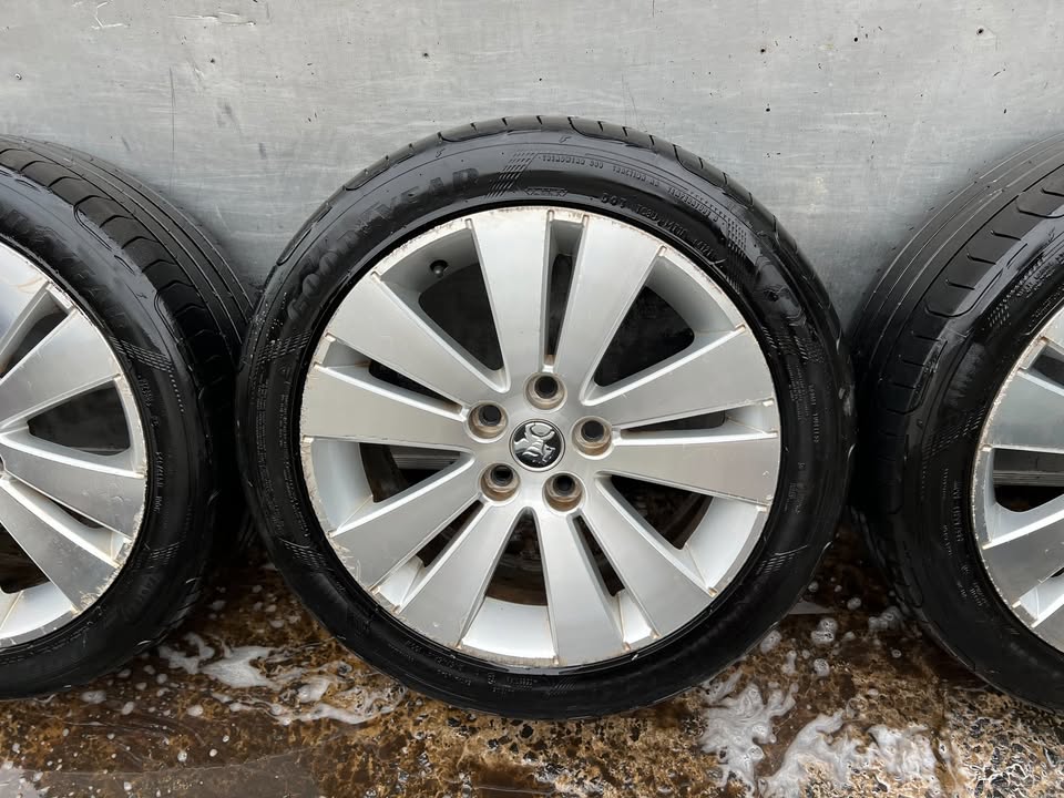 Holden Caprice 18" Alloy Wheels with Goodyear Tyres