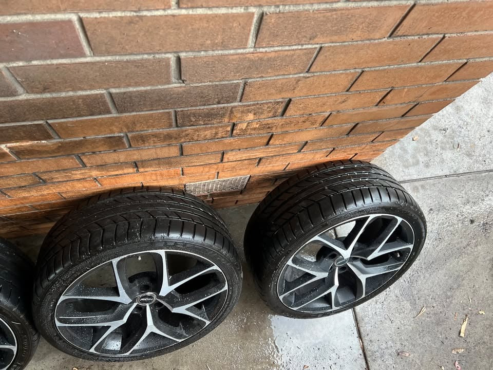 ROH 19” Alloy Wheels with Excellent Tyres