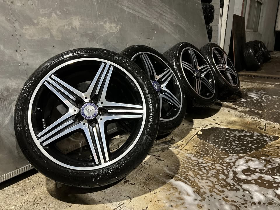 Mercedes AMG 18" Alloy Wheels with Excellent Tyres