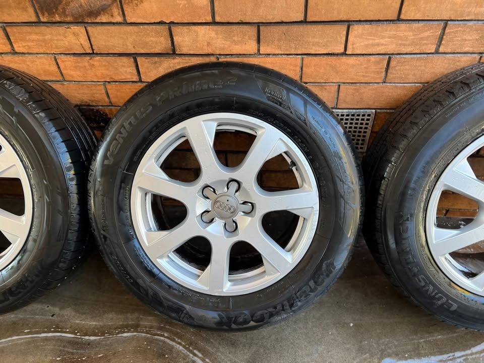 Audi Q3/Q5 17” Alloy Wheels with Excellent Tyres