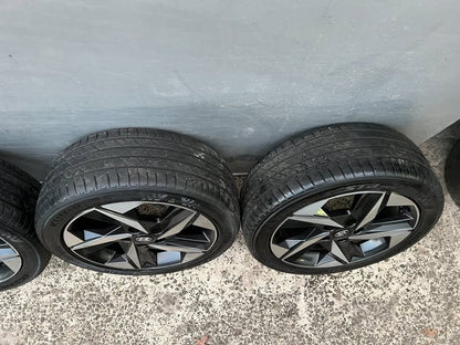 Hyundai Elantra 17” Alloy Wheels with Tyres