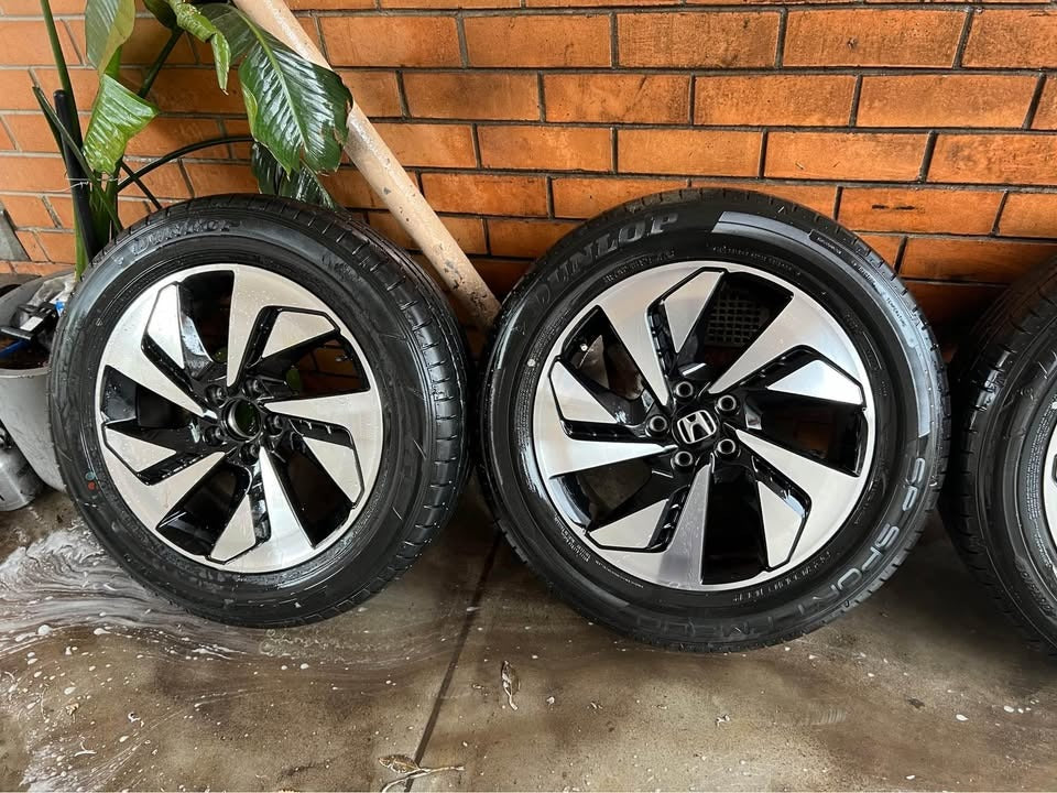 Honda CRV 18" Alloy Wheels with Dunlop Tyres Set of 5
