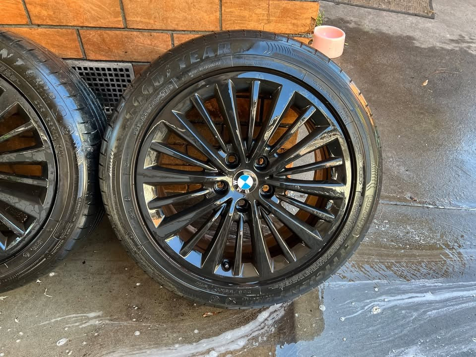 BMW Black 17” Alloy Wheels with Excellent Tyres