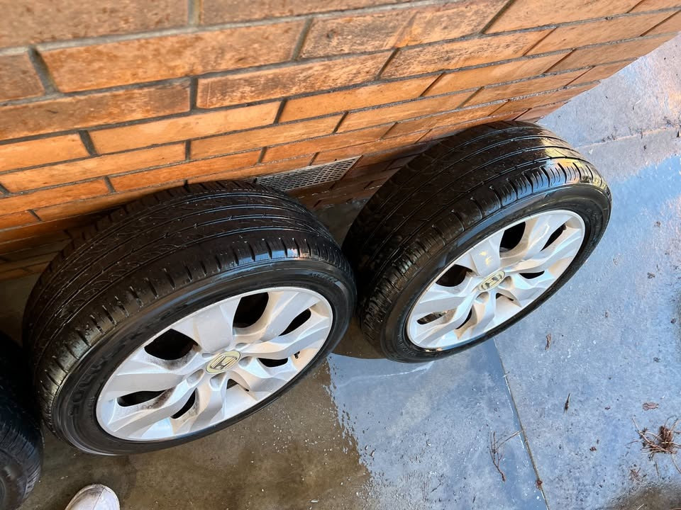 Honda Accord 17" Alloy Wheels with Very Good Tyres