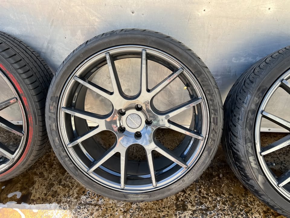 Auscar 20" Black Alloy Wheels with Excellent Tyres
