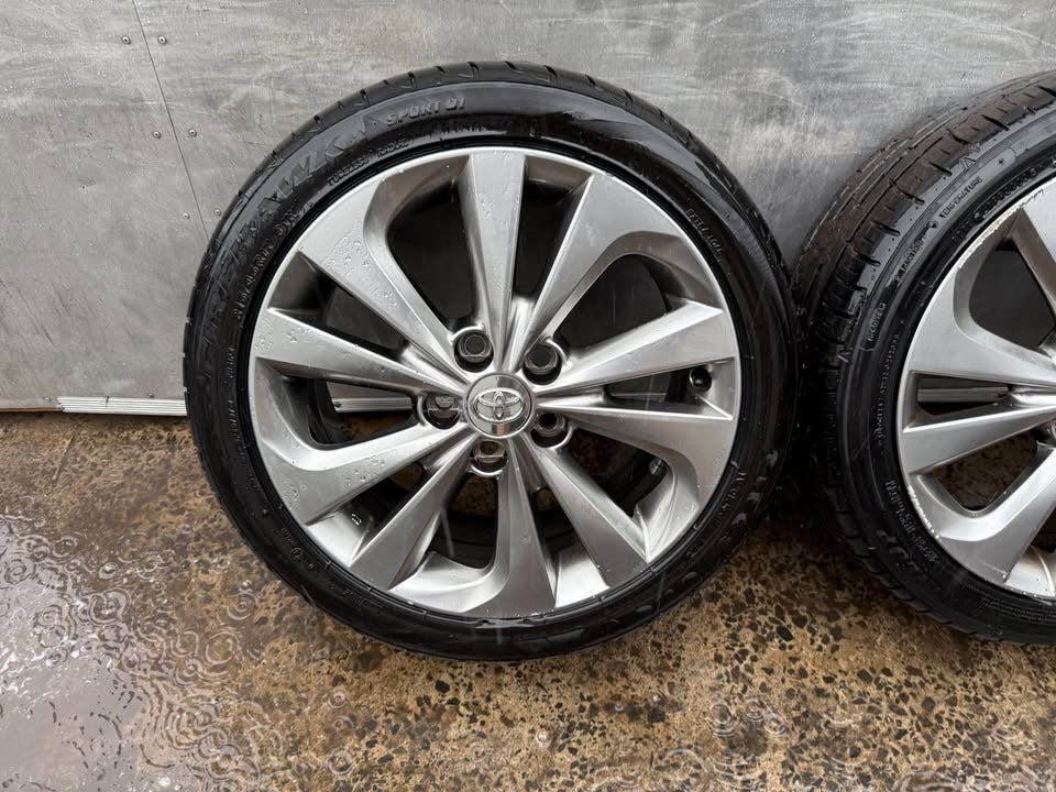 Toyota Corolla 17" Alloy Wheels with Excellent Tyres