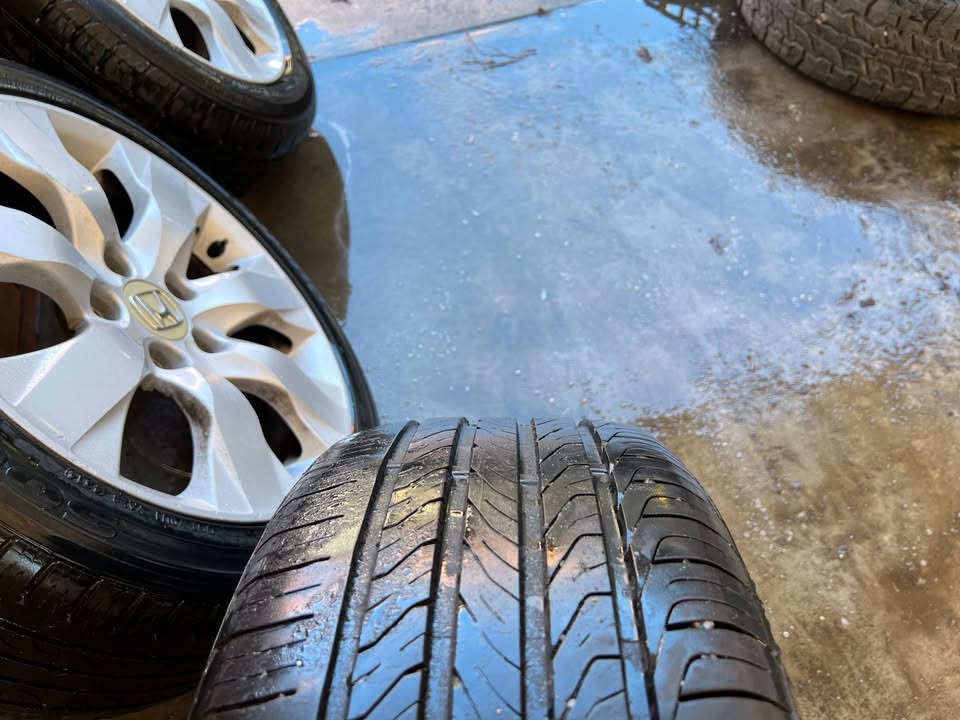 Honda Accord 17" Alloy Wheels with Very Good Tyres