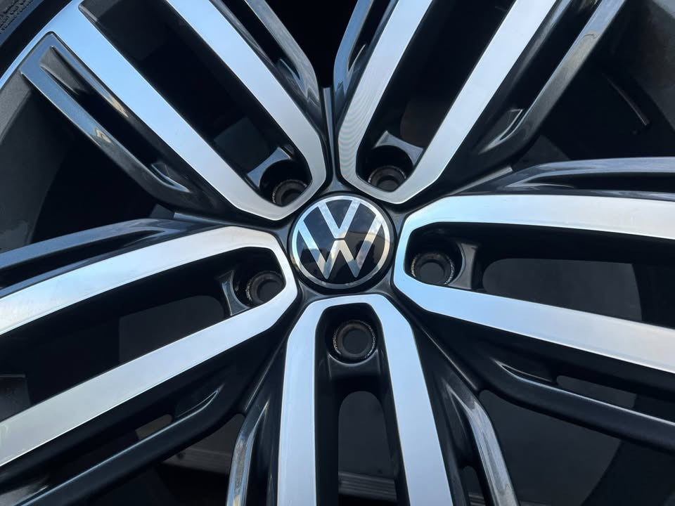 Volkswagen Tiguan 19" Alloy Wheels with Hankook Tyres