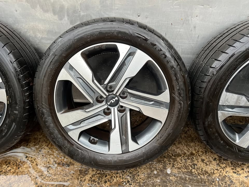 Kia Sorento 19” Alloy Wheels with Goodyear Tyres