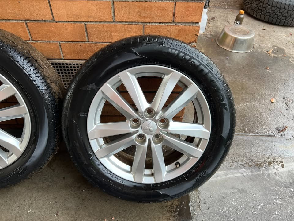Mitsubishi ASX 17" Alloy Wheels with Excellent Tyres