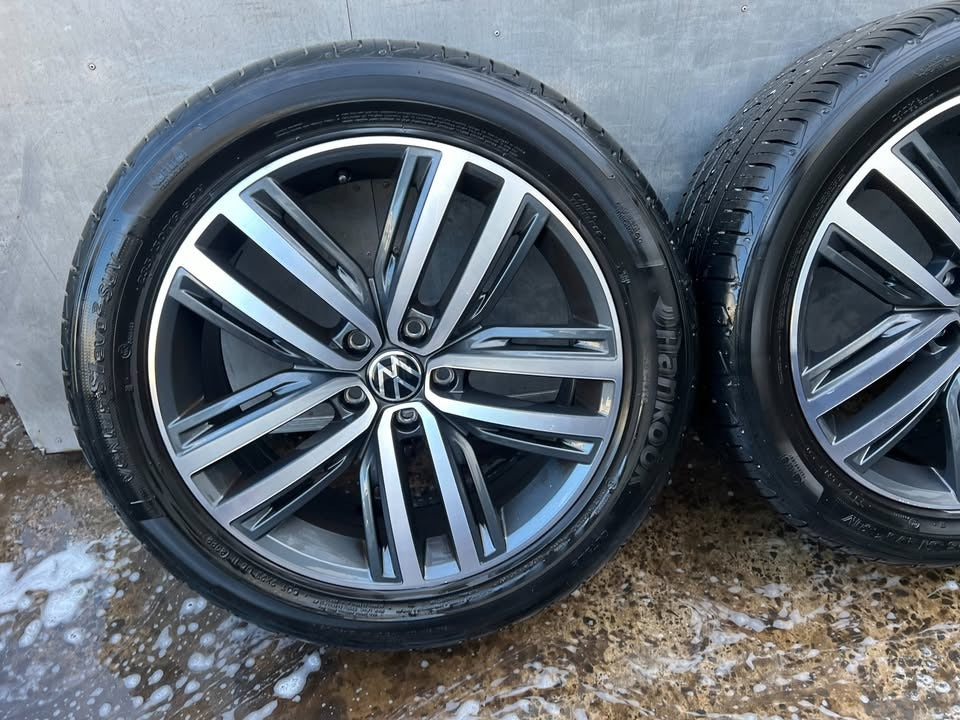 Volkswagen Tiguan 19" Alloy Wheels with Hankook Tyres