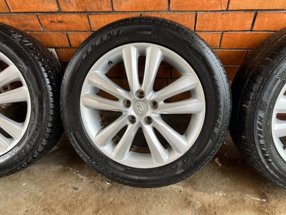 Hyundai 18" Alloy Wheels with Excellent Tyres