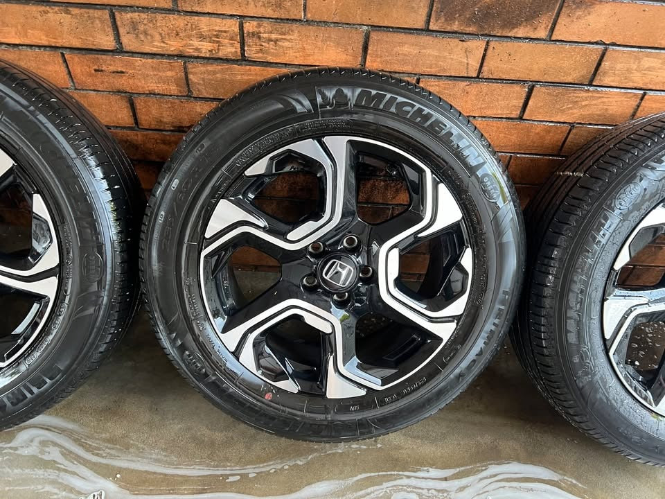 Honda CRV 18" Alloy Wheels with Michelin Tyres
