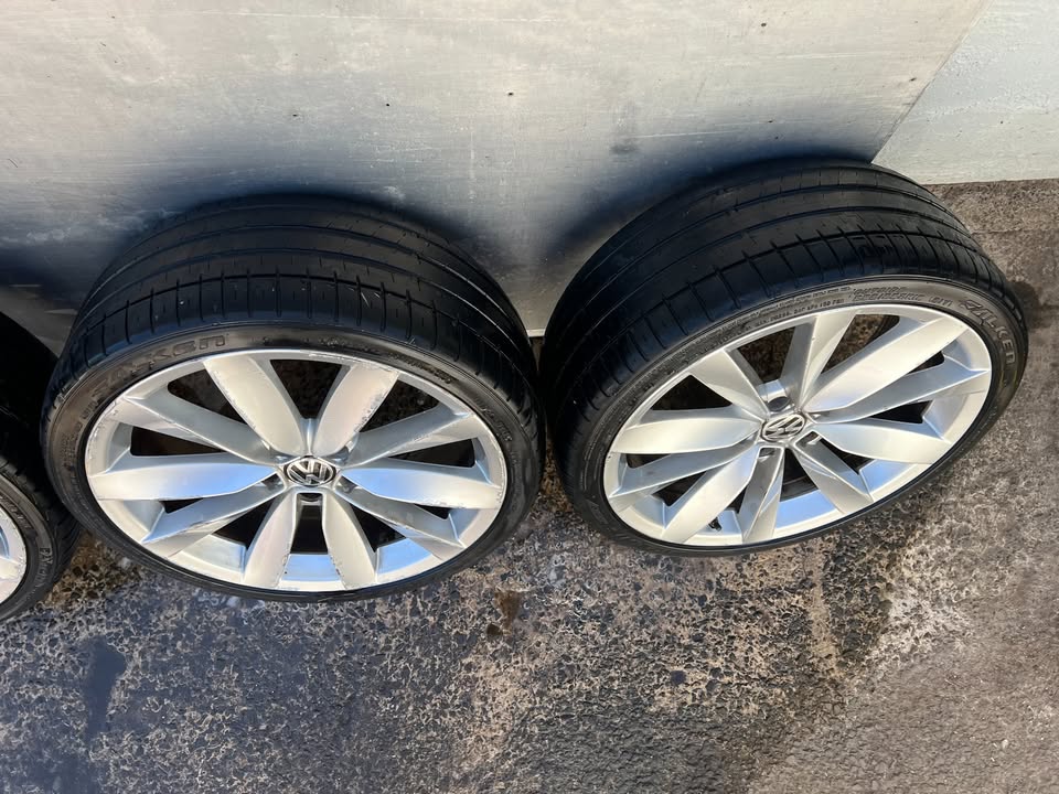 Volkswagen 19" Alloy Wheels with Good Tyres