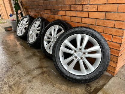 Hyundai 18" Alloy Wheels with Excellent Tyres