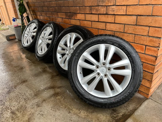 Hyundai 18" Alloy Wheels with Excellent Tyres