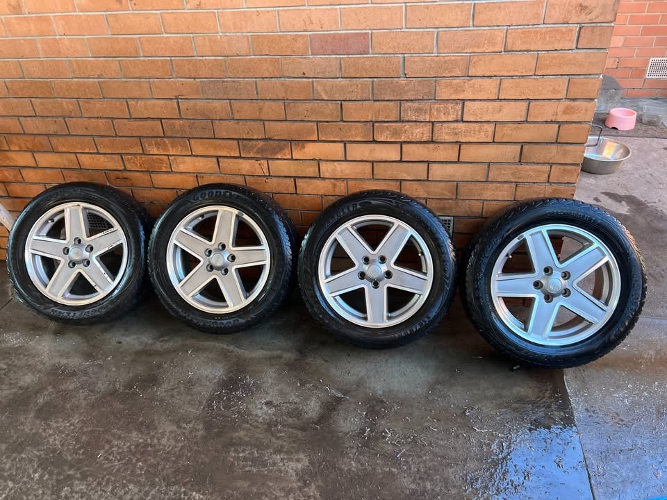 Jeep Patriot 17" Alloy Wheels with Goodyear Tyres