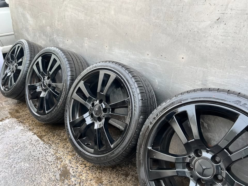 Mercedes Benz 18" Alloy Wheels with Excellent Tyres