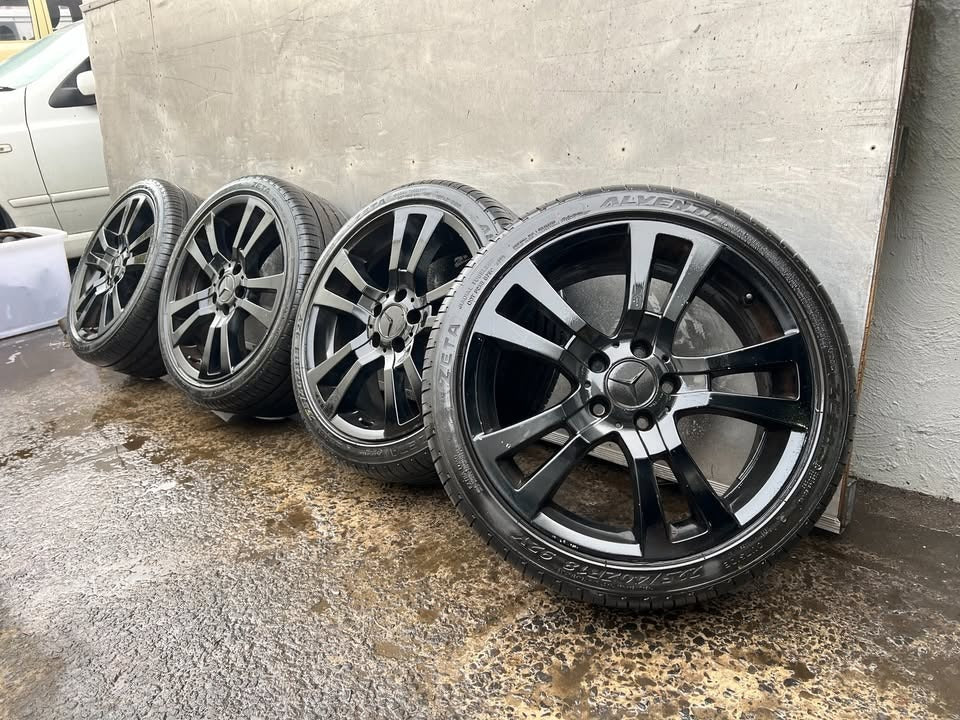 Mercedes Benz 18" Alloy Wheels with Excellent Tyres