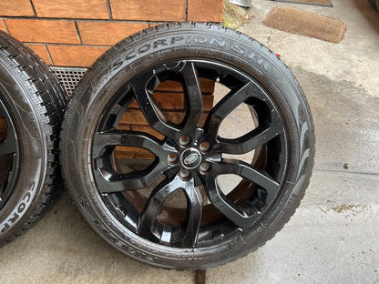 Landrover Range Rover 20” Alloy Wheels with Pirelli Tyres